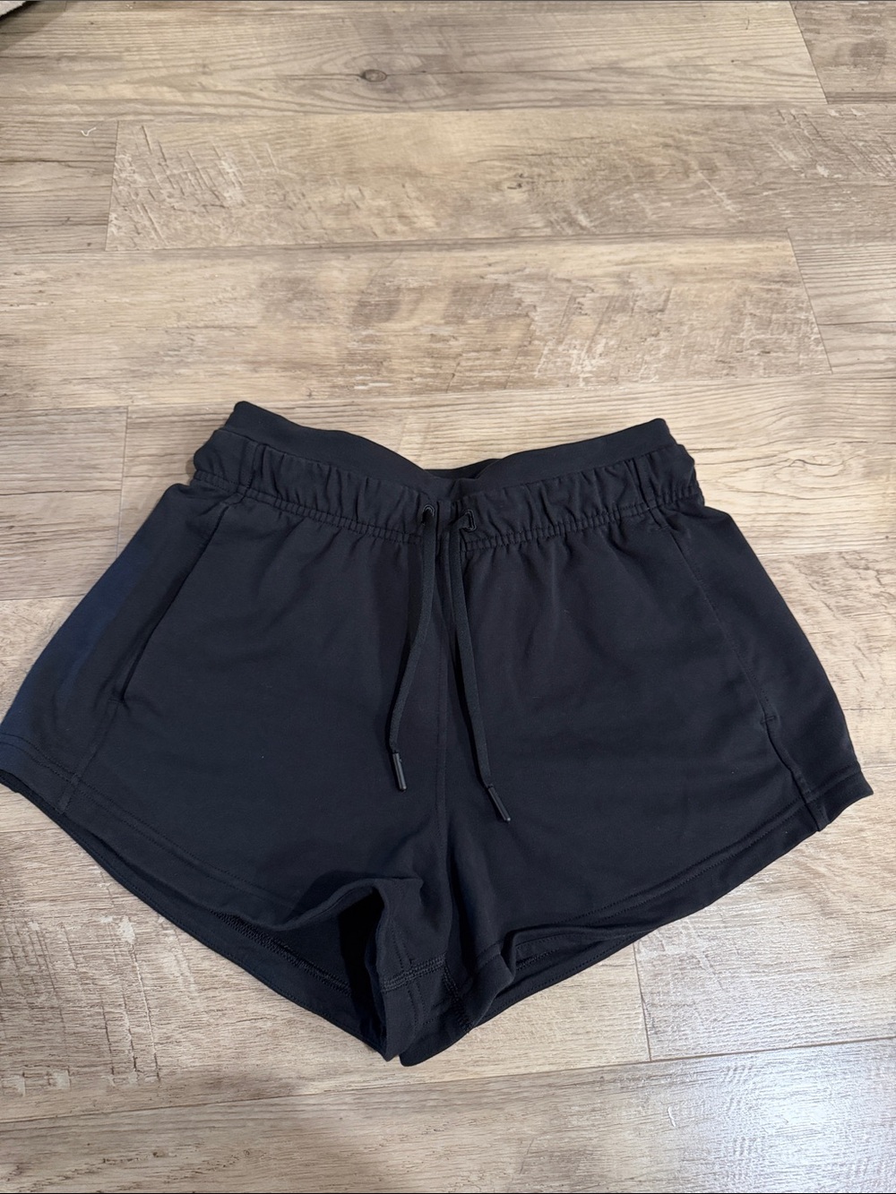 Lululemon Black Inner Glow 3” Shorts Size 6